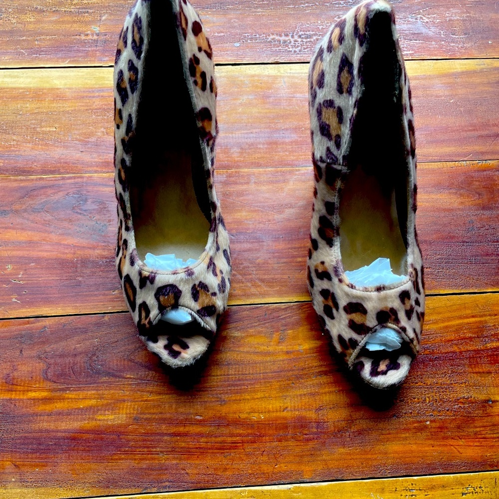 Splash Fashion Faux Fur Leopard Heels New Size 9